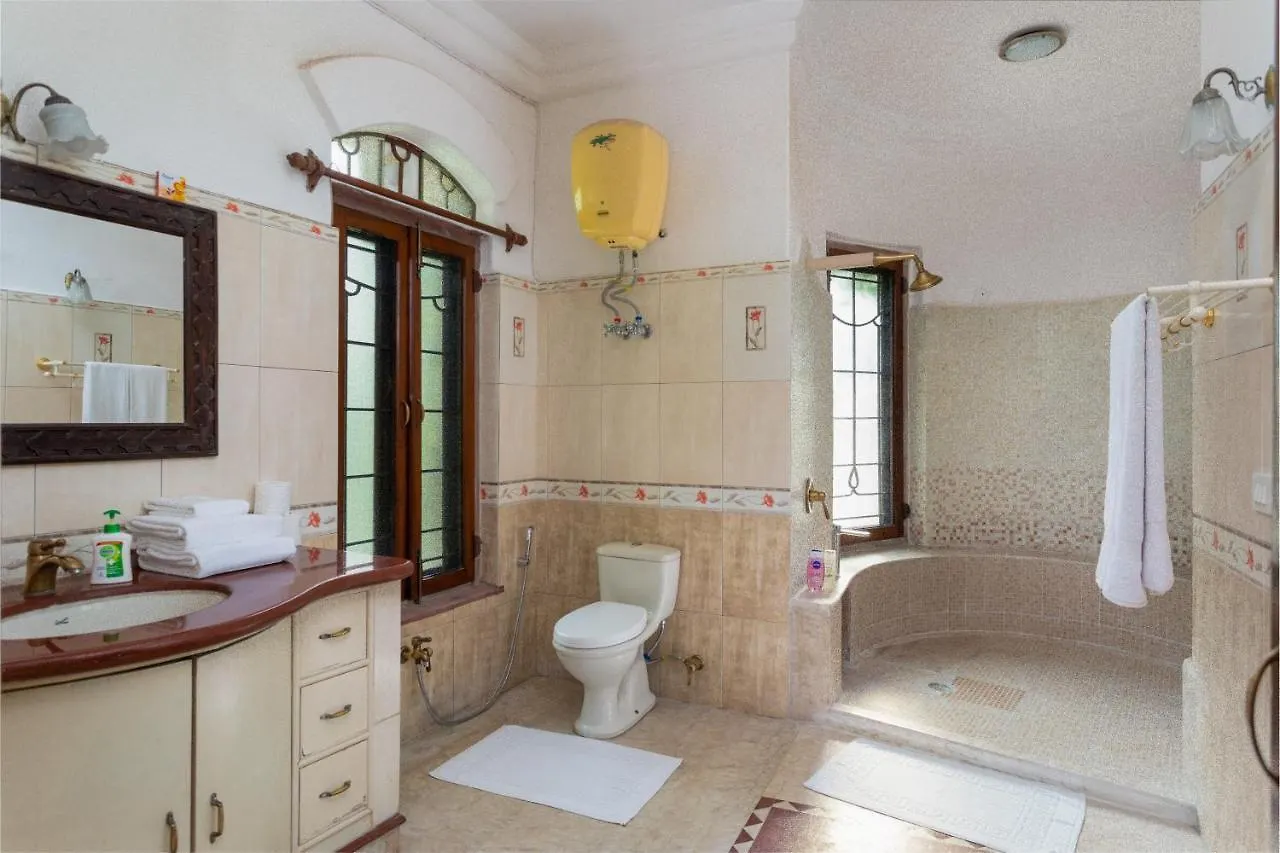 Hostie Chinar Haveli - Heritage Home With Pool, Gurgaon
